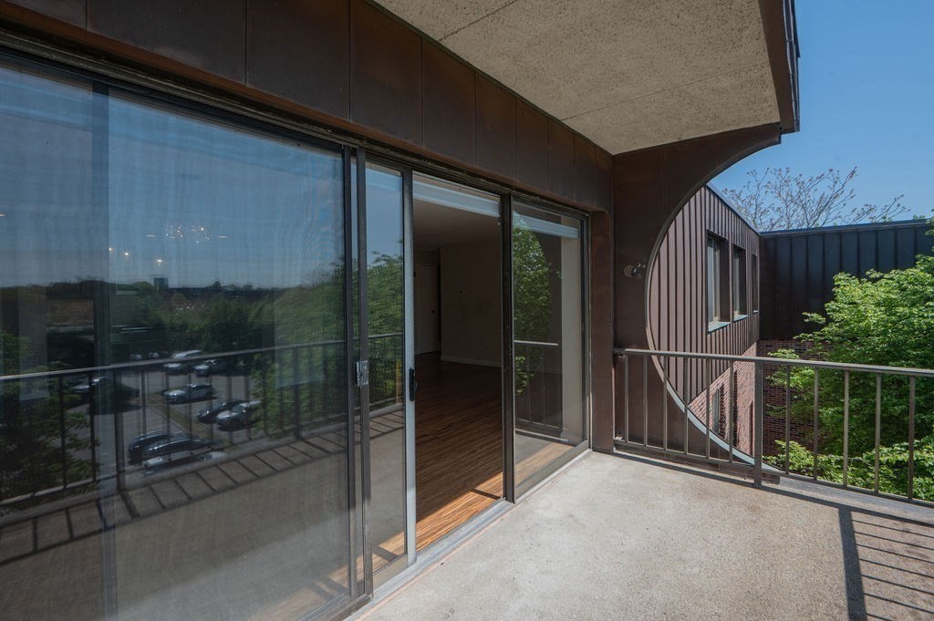 1002 Paradise Road, Unit PHH Swampscott, MA 01907 - Photo 24 of 36