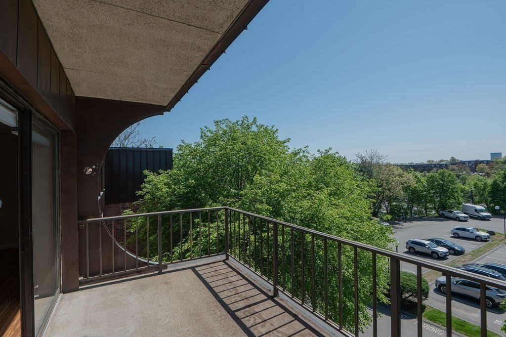 1002 Paradise Road, Unit PHH Swampscott, MA 01907 - Photo 27 of 36