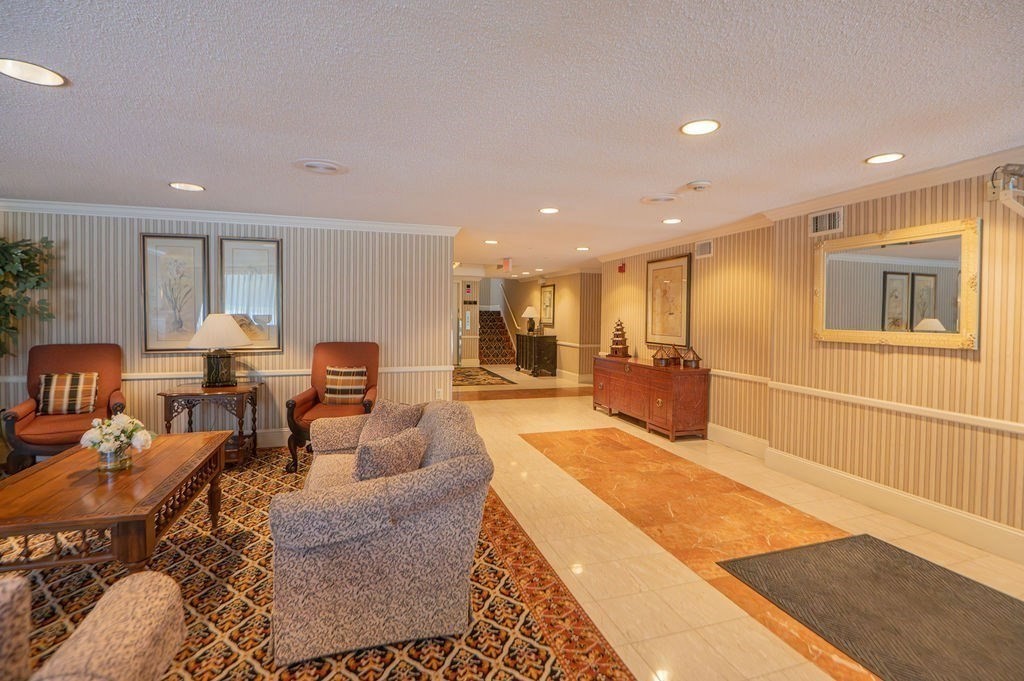 1002 Paradise Road, Unit PHH Swampscott, MA 01907 - Photo 28 of 36