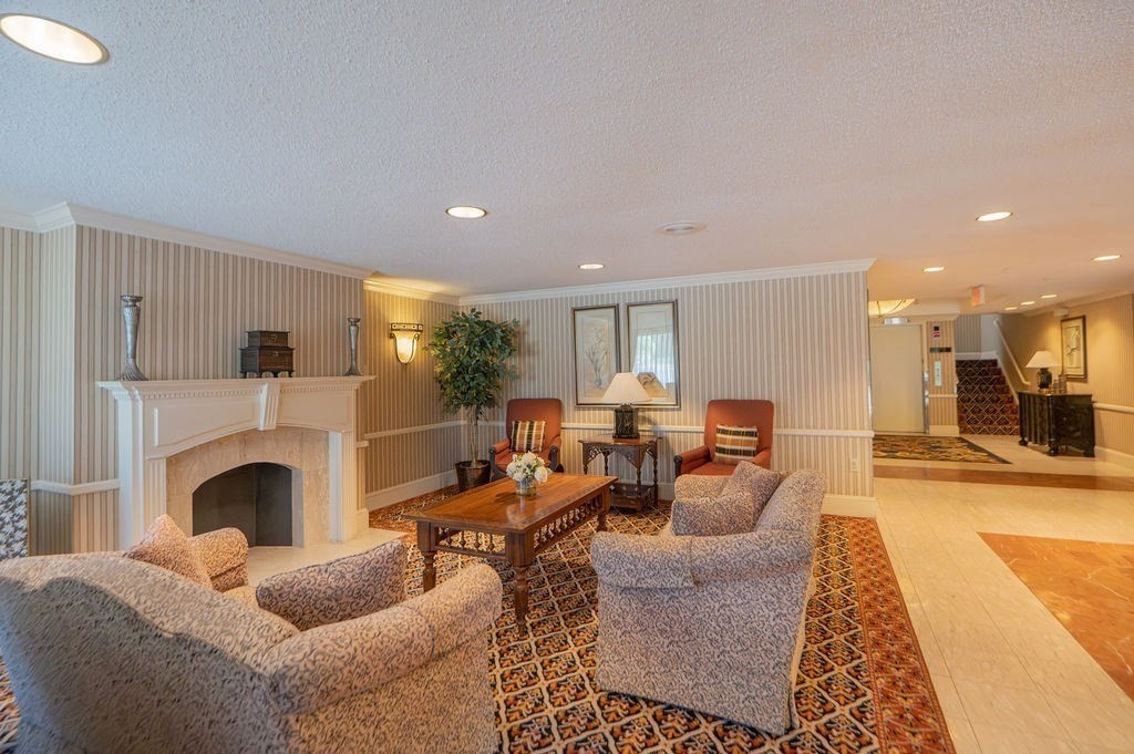 1002 Paradise Road, Unit PHH Swampscott, MA 01907 - Photo 29 of 36