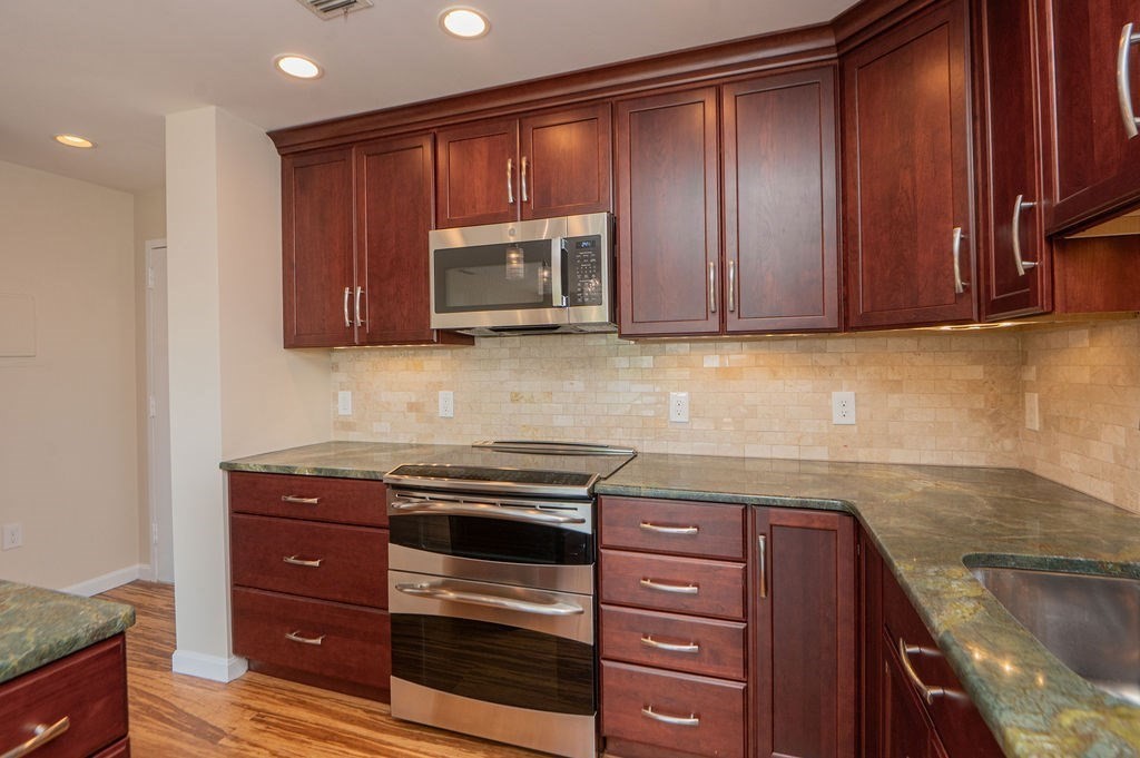 1002 Paradise Road, Unit PHH Swampscott, MA 01907 - Photo 3 of 36