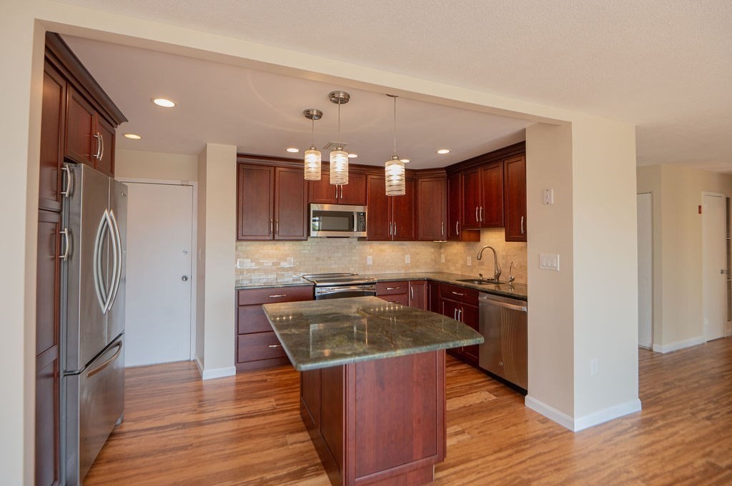 1002 Paradise Road, Unit PHH Swampscott, MA 01907 - Photo 5 of 36