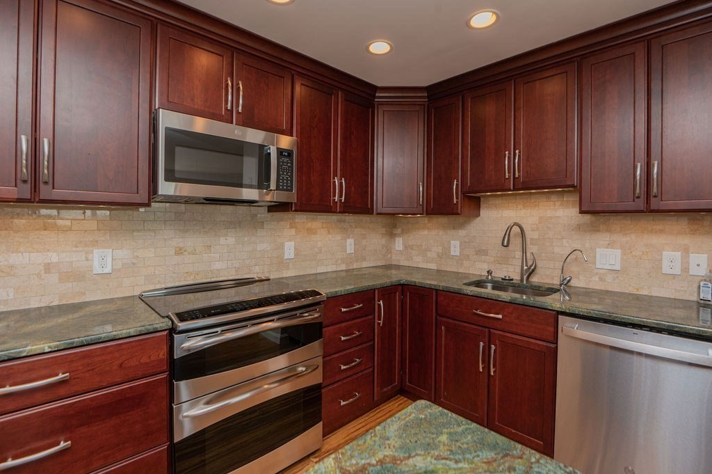 1002 Paradise Road, Unit PHH Swampscott, MA 01907 - Photo 8 of 36