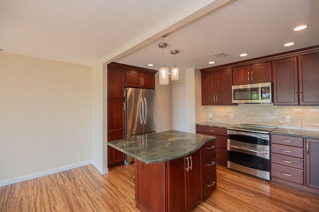 1002 Paradise Road, Unit PHH Swampscott, MA 01907 - Photo 9 of 36