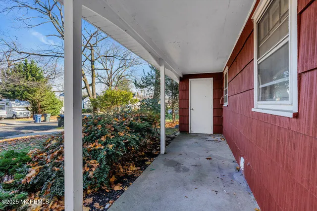 a view of a pathway of a house