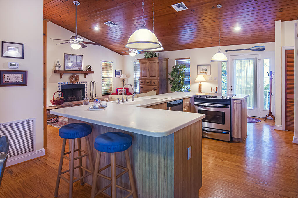 1941 West Shell Lane Vero Beach, FL 32963 - Photo 8 of 13 DF3D7404-9D64-40AE-99F3-E85BBF0E91AA