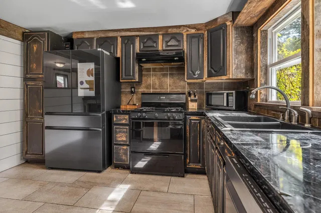 $495,000 | 935 Old Manchester Road, Peru, VT 05152