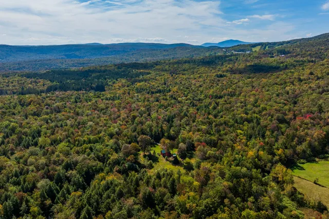 $495,000 | 935 Old Manchester Road, Peru, VT 05152