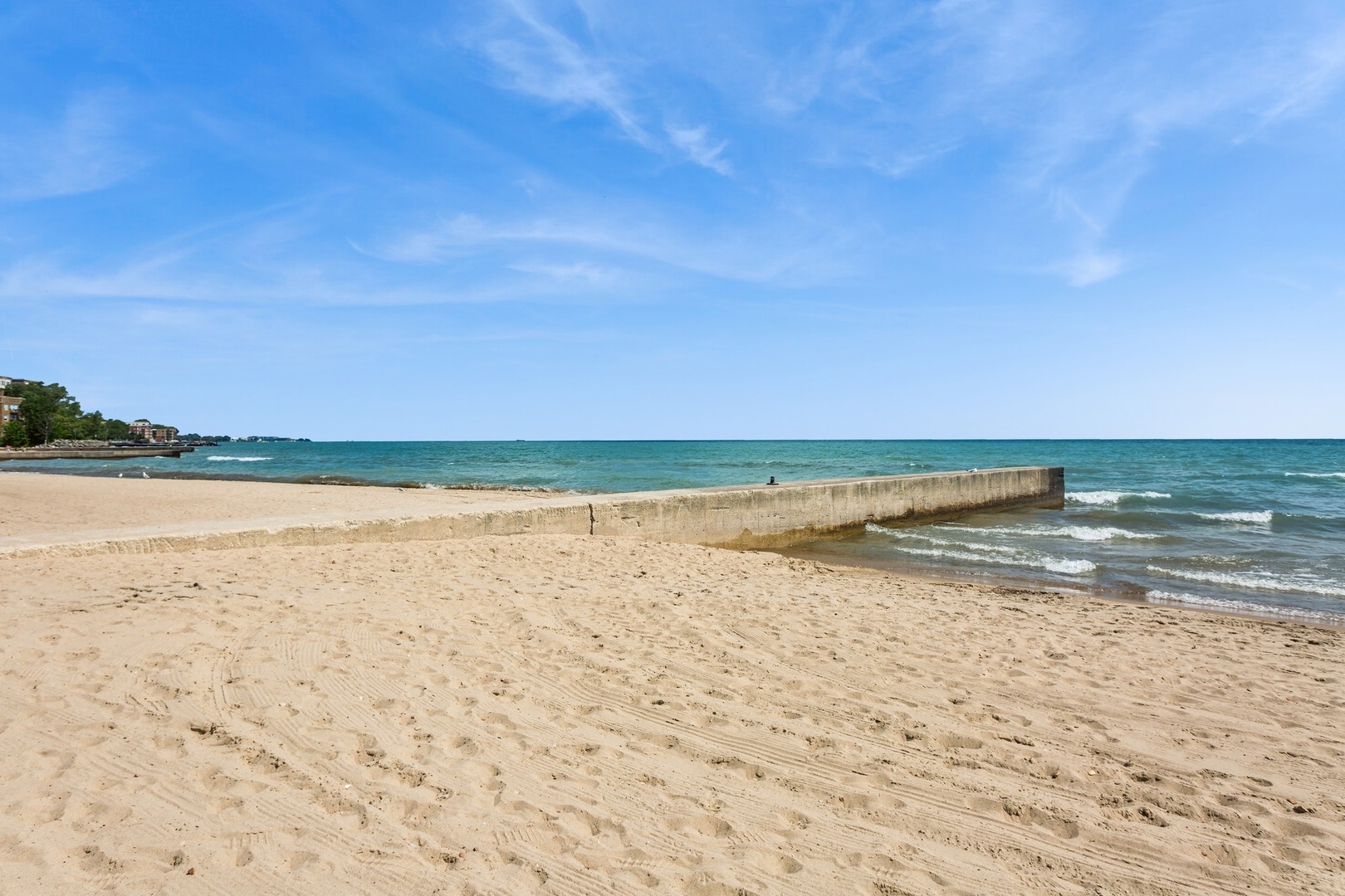 7025 North Sheridan Road, Unit 3N Chicago, IL 60626 - Photo 12 of 14 a view of an ocean beach