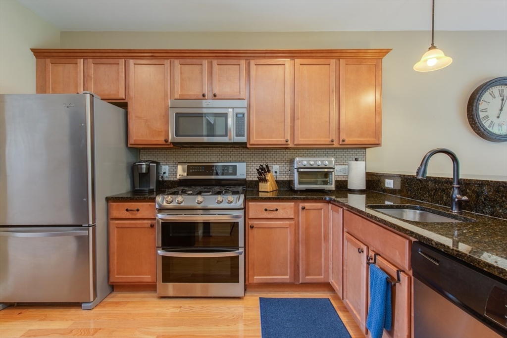 89 Woodview Way, Unit 89 Manchester, NH 03102 - Photo 13 of 42