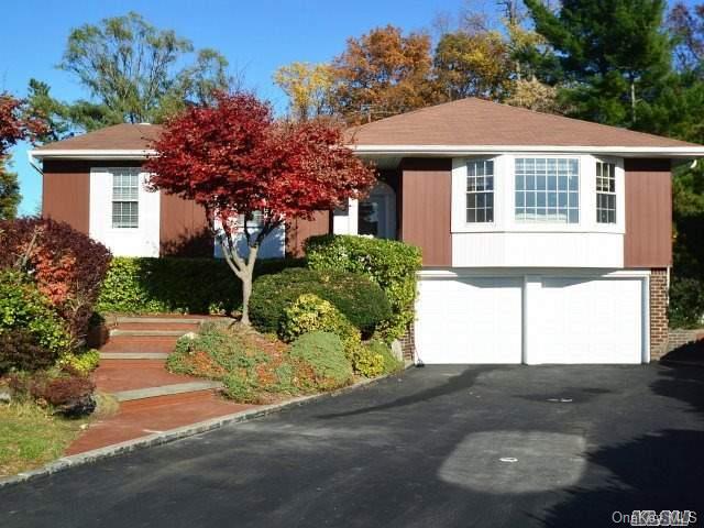 5 Carriage Road Roslyn, NY 11576 - Photo 1 of 1