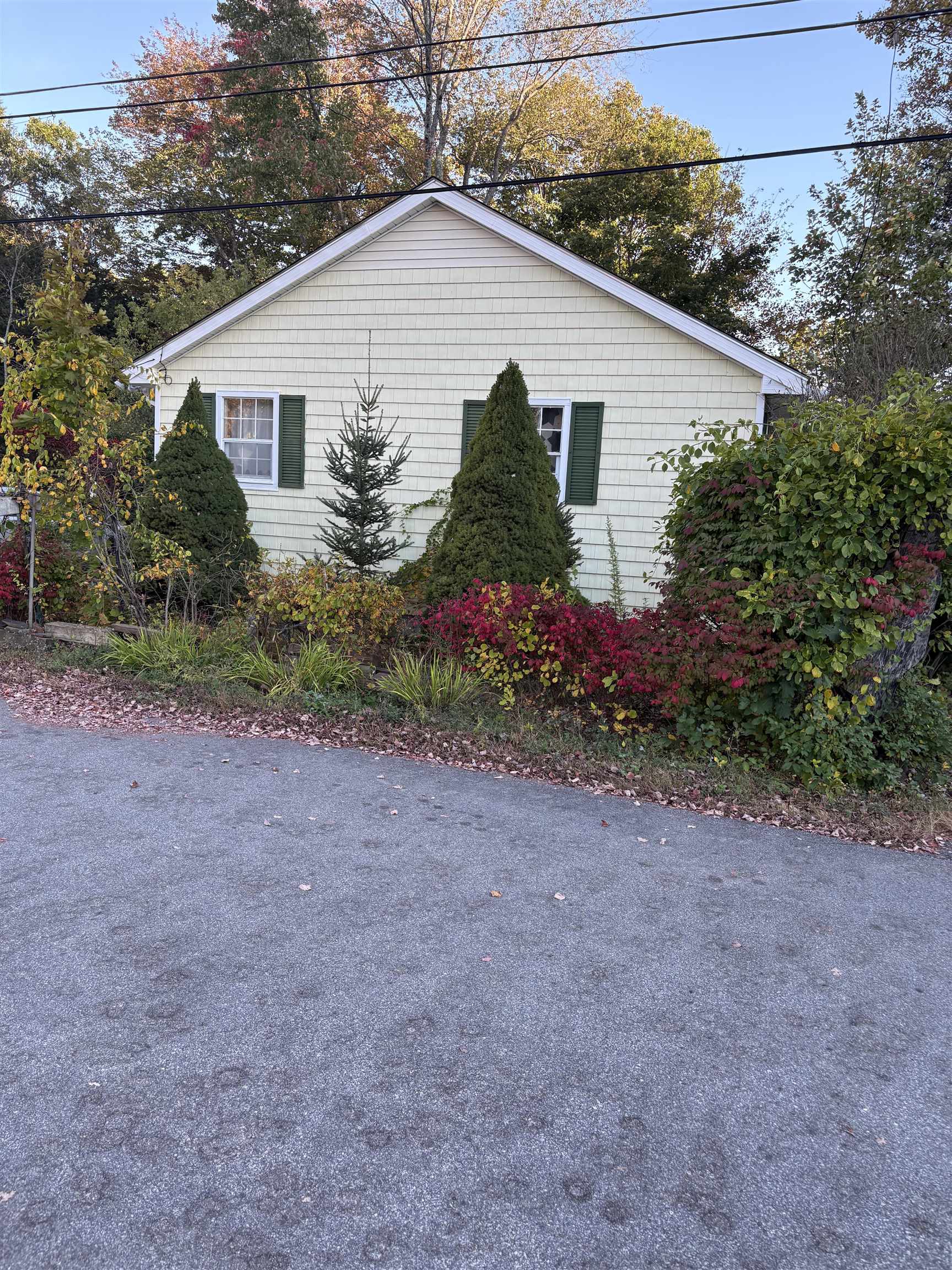 53 Gaslight Road Tilton, NH 03276 - Photo 2 of 12
