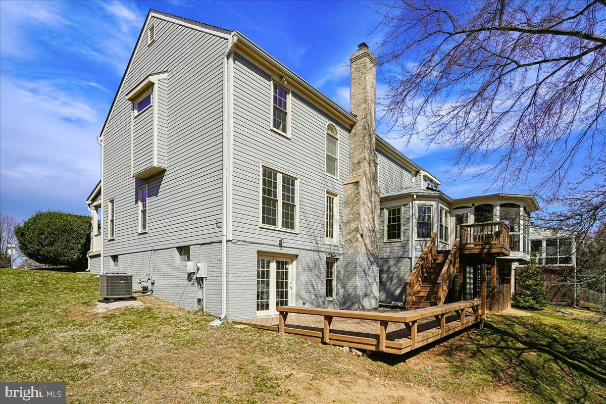 8501 Silverview Drive Lorton, VA 22079 - Photo 71 of 72 a view of a house with wooden fence