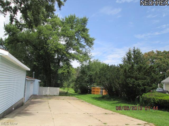 1115 Krumroy Road Akron, OH 44306 - Photo 16 of 25