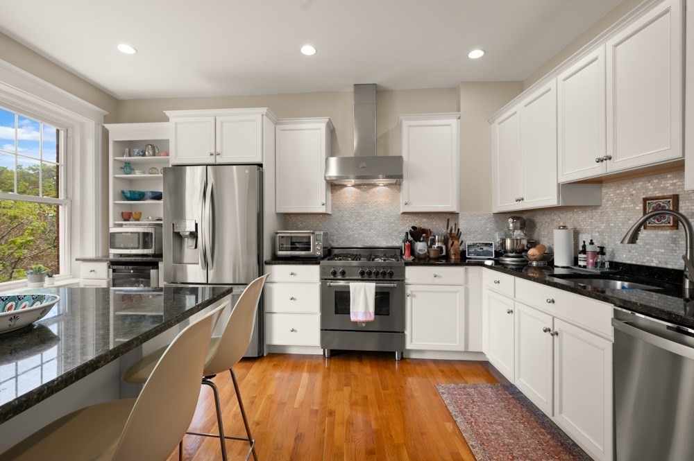 8 Colbourne Crescent, Unit 3 Brookline, MA 02445 - Photo 3 of 42