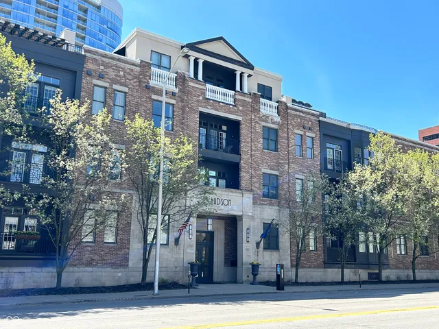 $335,900 | 355 East Ohio Street, Unit 206, Indianapolis, IN 46204