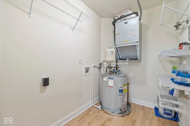 $335,900 | 355 East Ohio Street, Unit 206, Indianapolis, IN 46204