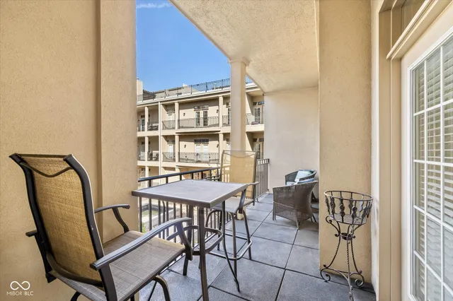 $335,900 | 355 East Ohio Street, Unit 206, Indianapolis, IN 46204