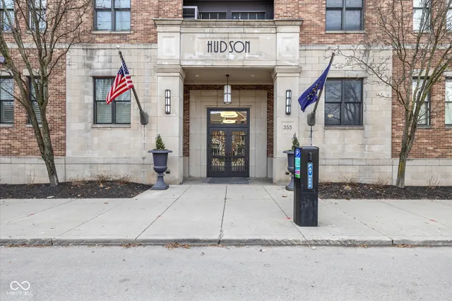 $335,900 | 355 East Ohio Street, Unit 206, Indianapolis, IN 46204