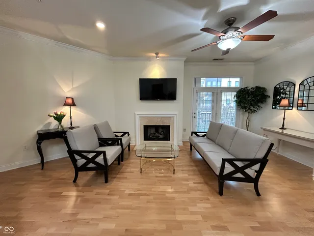 $335,900 | 355 East Ohio Street, Unit 206, Indianapolis, IN 46204