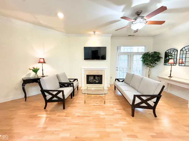 $335,900 | 355 East Ohio Street, Unit 206, Indianapolis, IN 46204