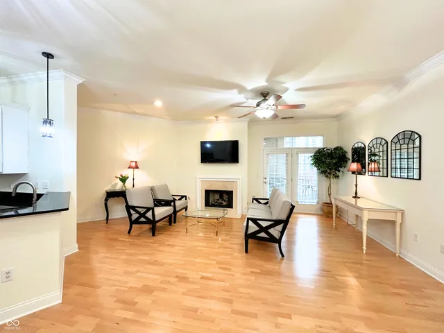 $335,900 | 355 East Ohio Street, Unit 206, Indianapolis, IN 46204