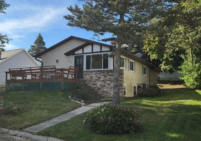 $299,000 | 206 South Garfield Street, Barneveld, WI 53507