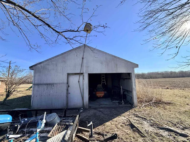 $239,000 | 13799 West 700th Road, Jasonville, IN 47438