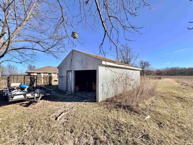 $239,000 | 13799 West 700th Road, Jasonville, IN 47438