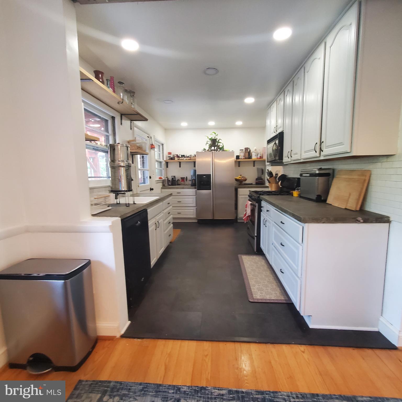 10106 Towhee Avenue Adelphi, MD 20783 - Photo 5 of 21 Kitchen