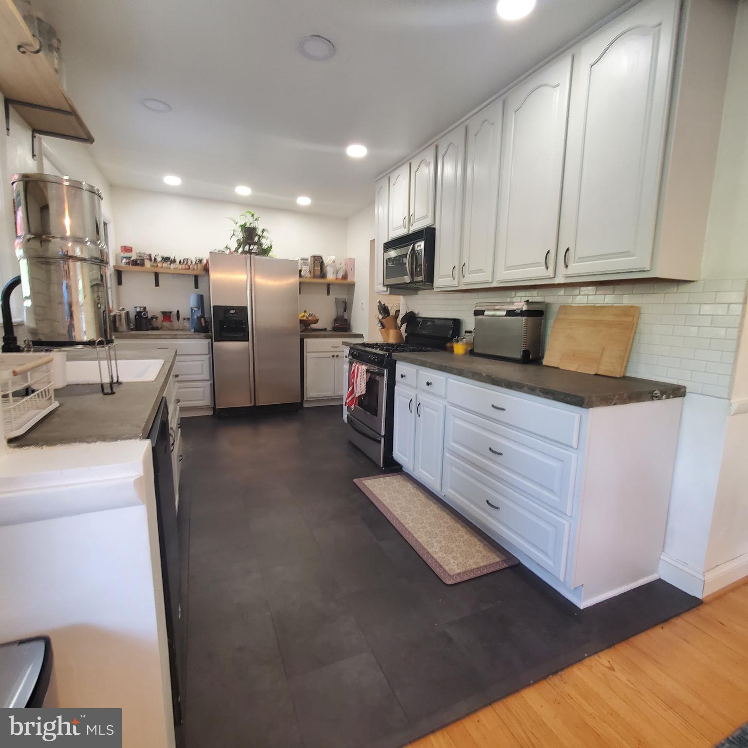 10106 Towhee Avenue Adelphi, MD 20783 - Photo 7 of 21 Kitchen