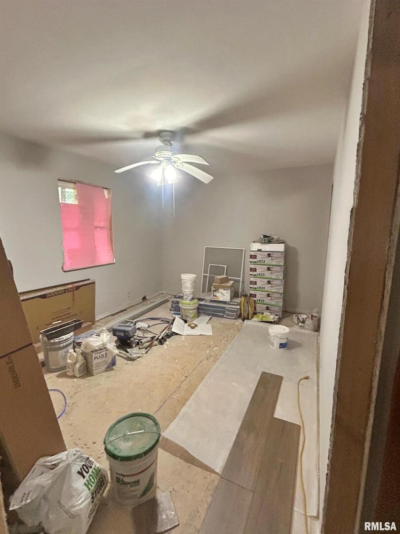 207 Baker Street Metropolis, IL 62960 - Photo 12 of 14 a bathroom with a sink toilet and mirror