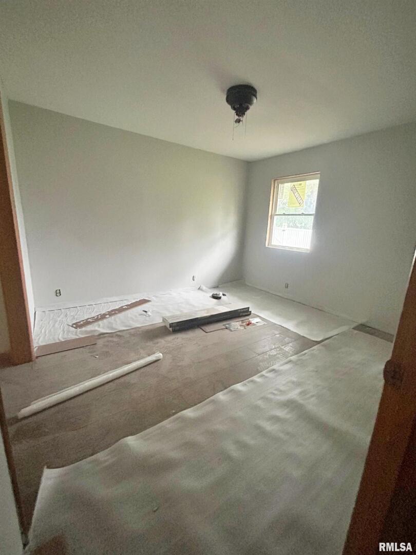 207 Baker Street Metropolis, IL 62960 - Photo 13 of 14 a view of empty room