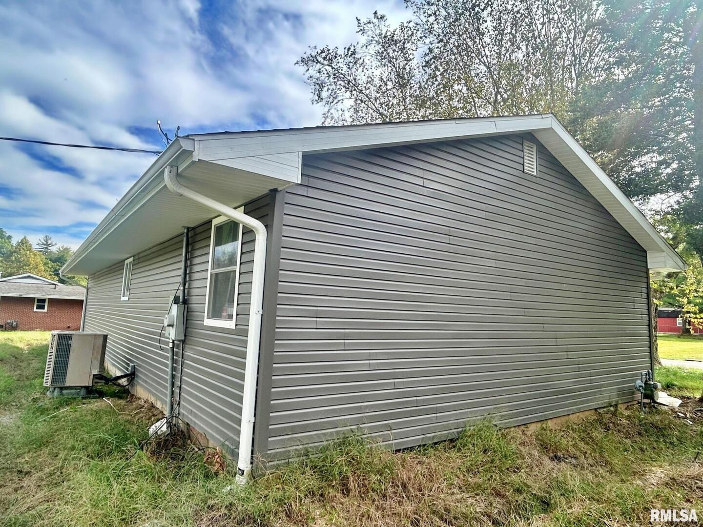 207 Baker Street Metropolis, IL 62960 - Photo 5 of 14 a view of a house with a yard