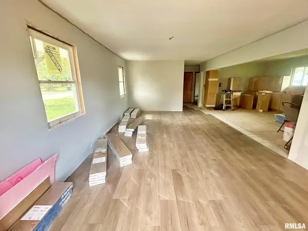 a view of livingroom with furniture