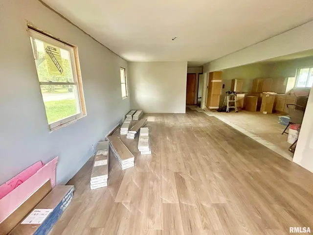 a view of livingroom with furniture