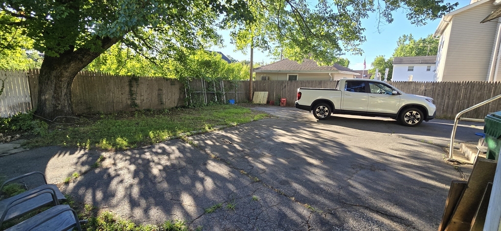 20 Rathburn Street Chicopee, MA 01020 - Photo 2 of 27