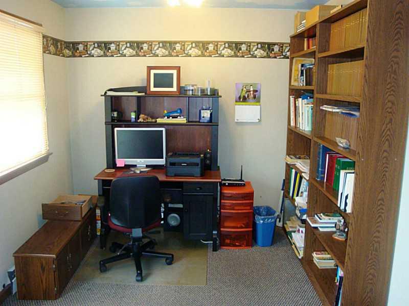 910 Irwin Run Road West Mifflin, PA 15122 - Photo 11 of 25 Computer Room.