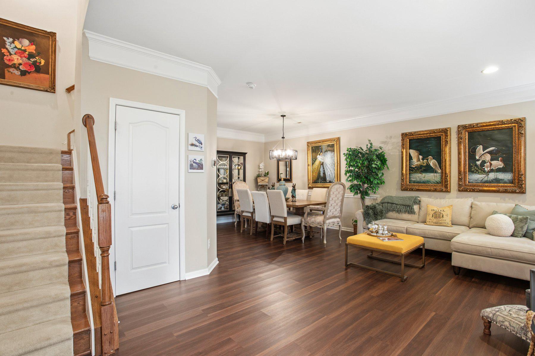 19466 Front Street Leesburg, VA 20176 - Photo 5 of 34 Elegant living space.
