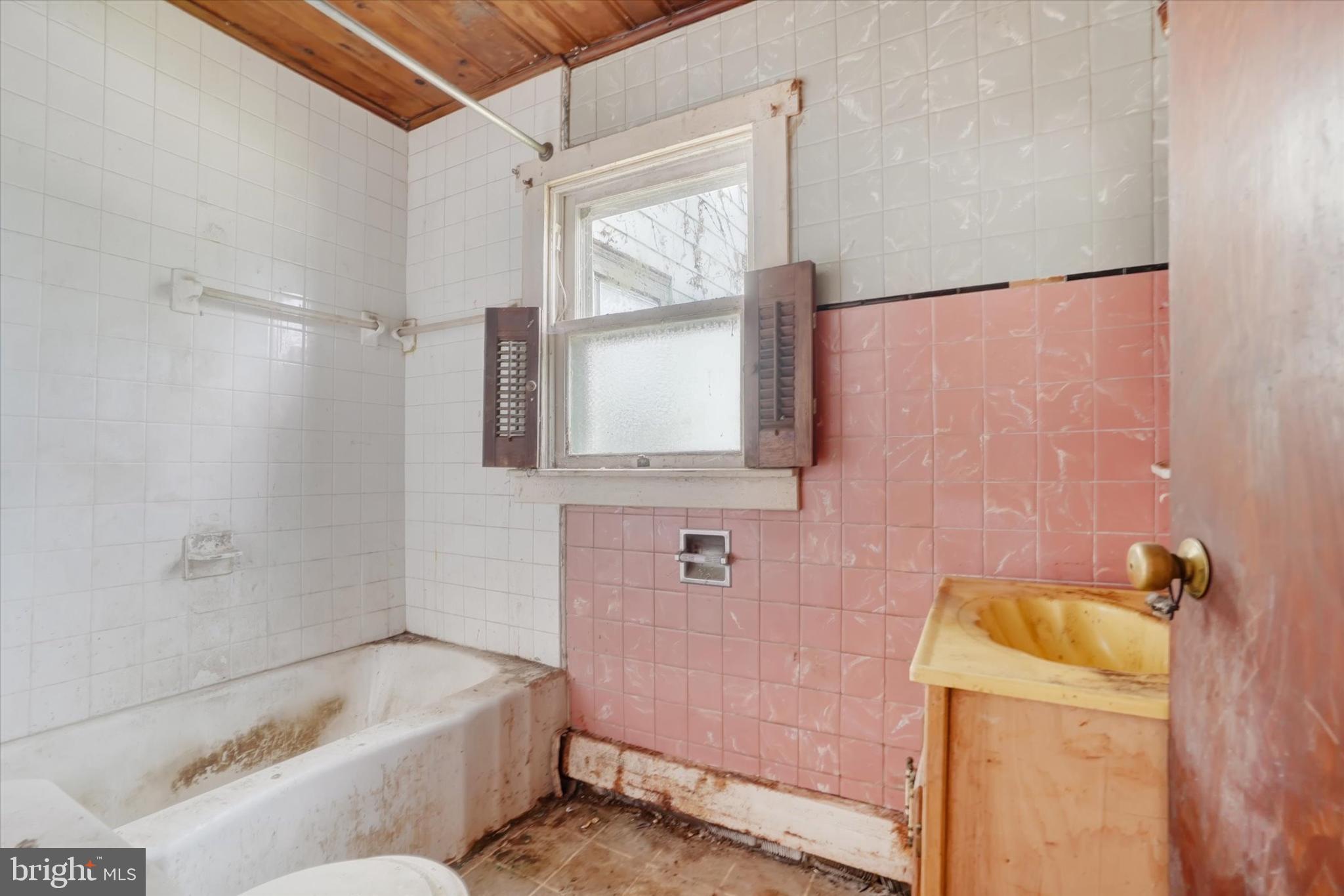 1st floor bath
