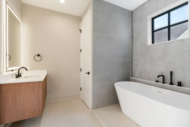 $2,250,000 | 3446 North Oakley Avenue, Chicago, IL 60618