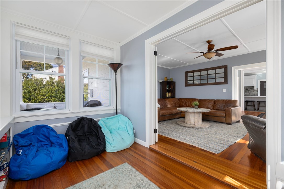 127 West Main Road Middletown, RI 02842 - Photo 11 of 33