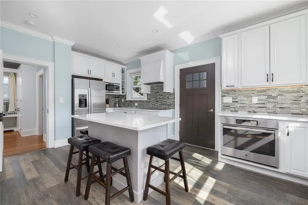 $4,000 | 127 West Main Road, Middletown, RI 02842