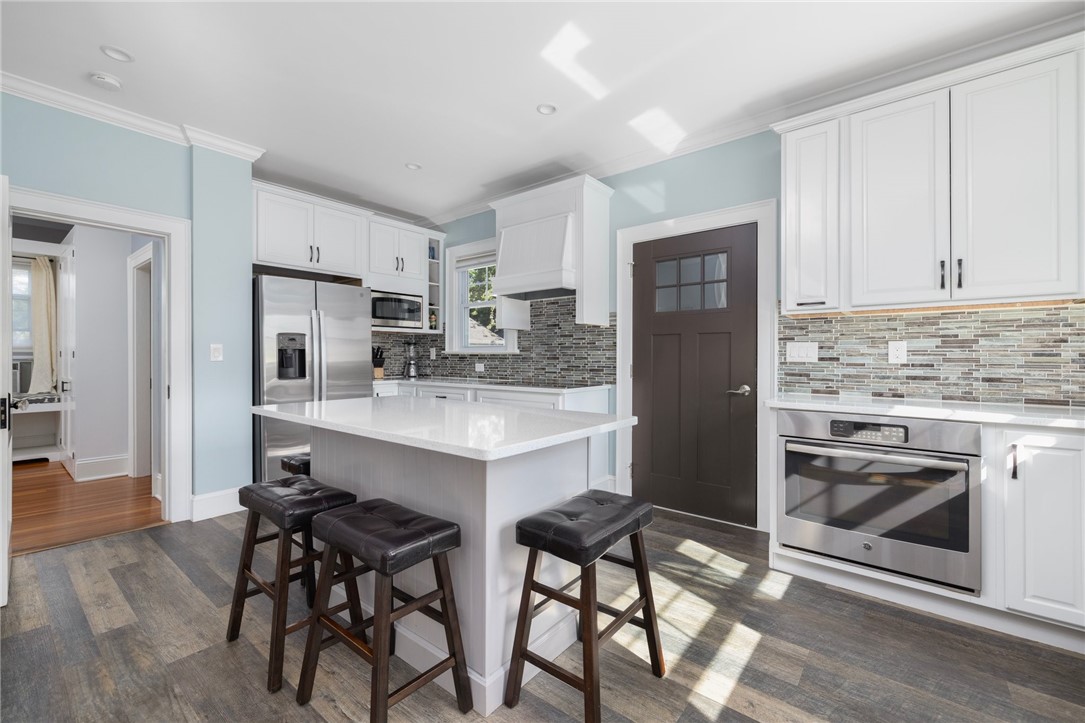 127 West Main Road Middletown, RI 02842 - Photo 3 of 33