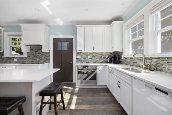 $4,000 | 127 West Main Road, Middletown, RI 02842