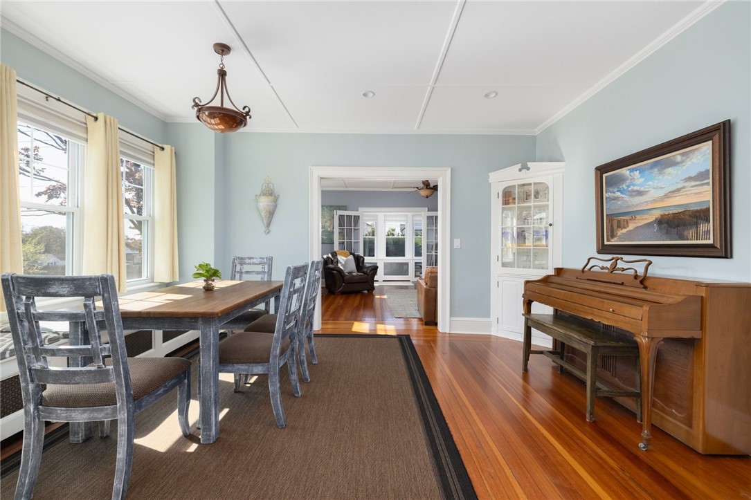 127 West Main Road Middletown, RI 02842 - Photo 6 of 33