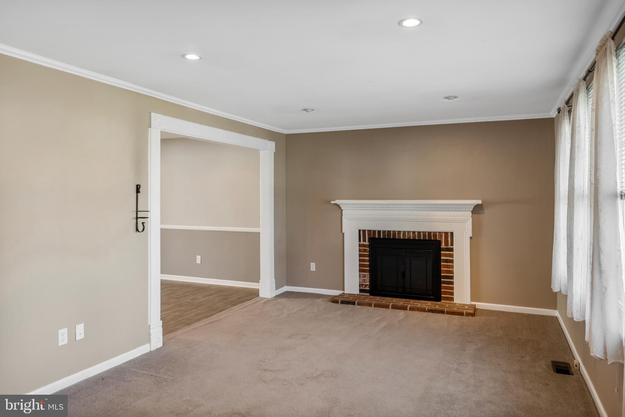173 Forge Road Delran, NJ 08075 - Photo 5 of 32 Living Room
