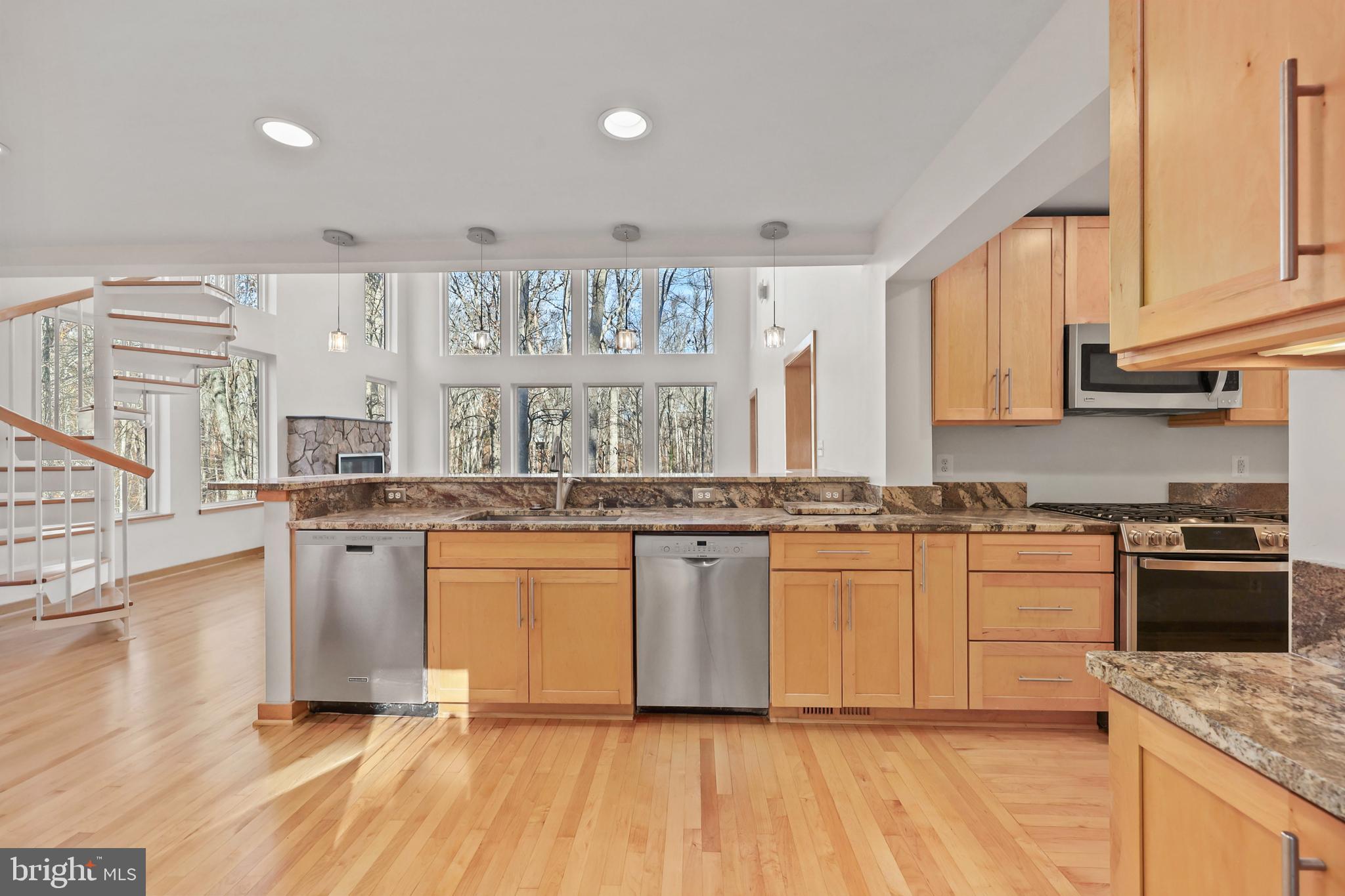 10450 Hunter View Road Vienna, VA 22181 - Photo 16 of 73 Gallery Image 16