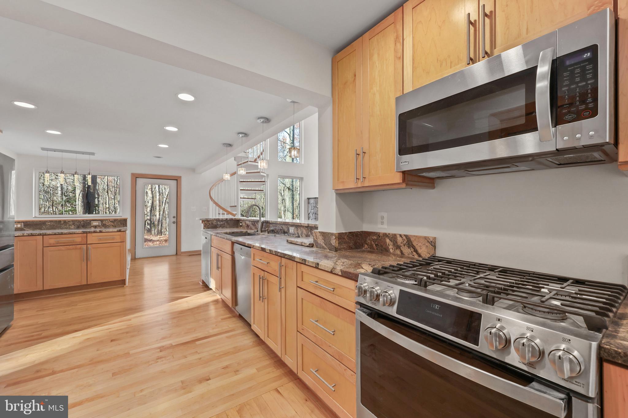 10450 Hunter View Road Vienna, VA 22181 - Photo 17 of 73 Gallery Image 17