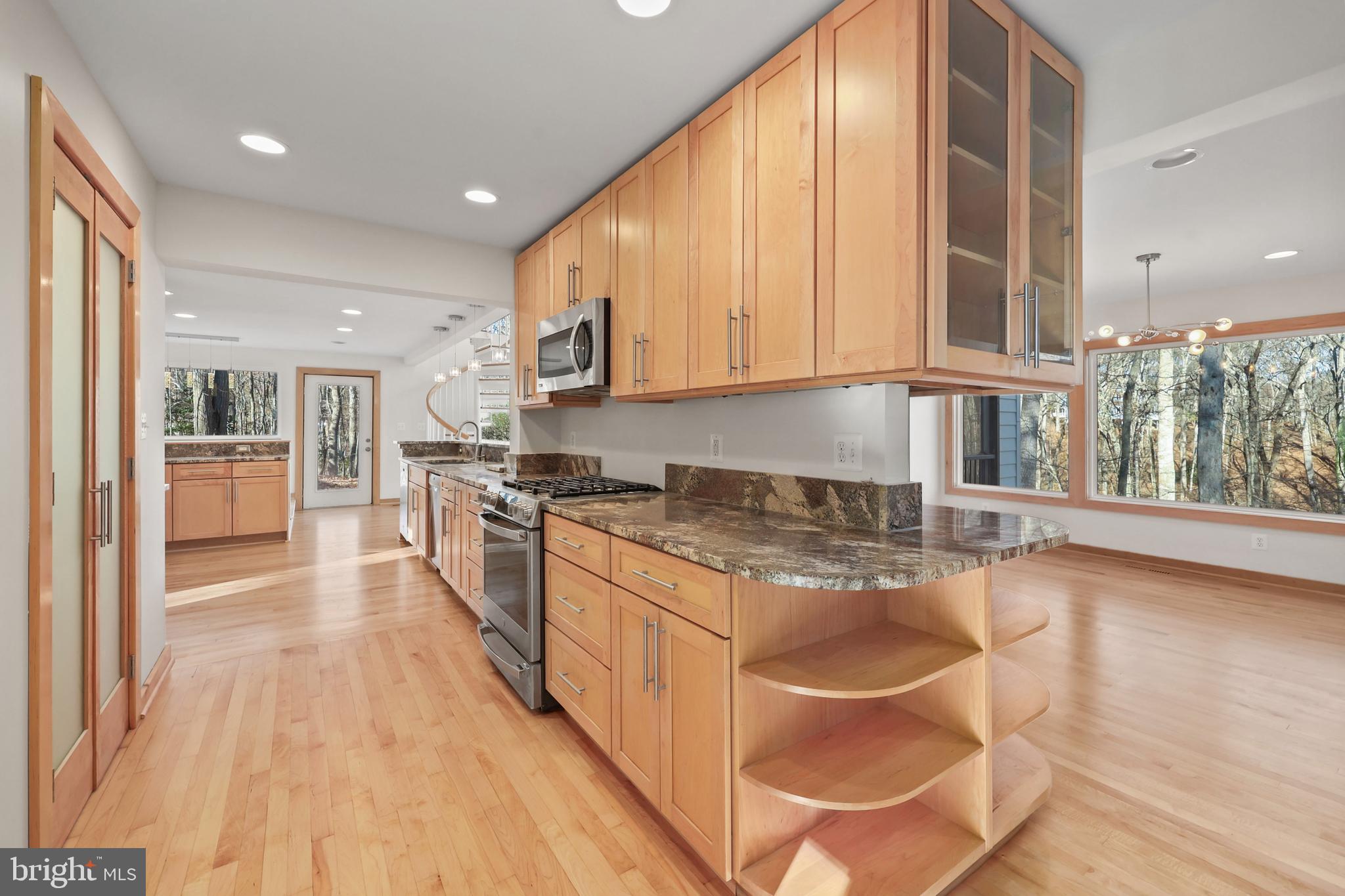10450 Hunter View Road Vienna, VA 22181 - Photo 18 of 73 Gallery Image 18